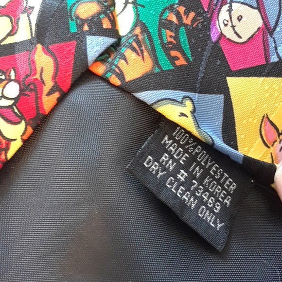 VINTAGE *POOH* WINNIE THE POOH NECKTIE 💚 - Picture 11 of 11